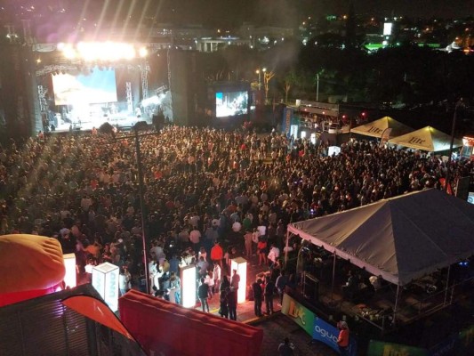 banquete musical por el décimo aniversario de 'la hora del té”