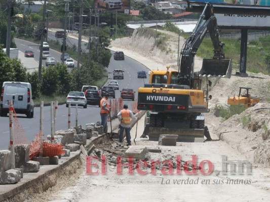 La comuna intenta trabajar en horarios en los que no hay tráfico vehicular. Foto: Efraín salgado/El Heraldo