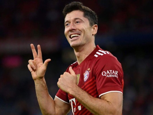 Triplete de Lewandowski le da el triunfo al Bayern sobre el Hertha