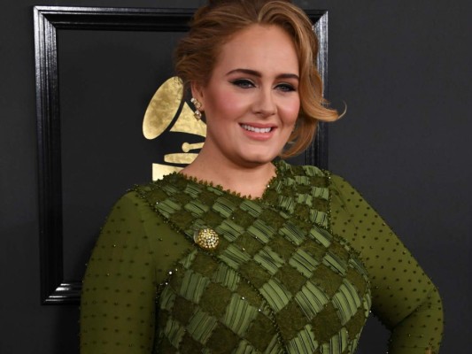Adele confirma estar casada tras años de especulaciones