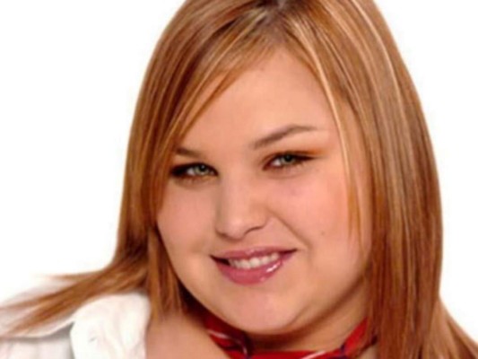 Actriz de 'RBD' impacta las redes sociales con sensual foto en traje de baño