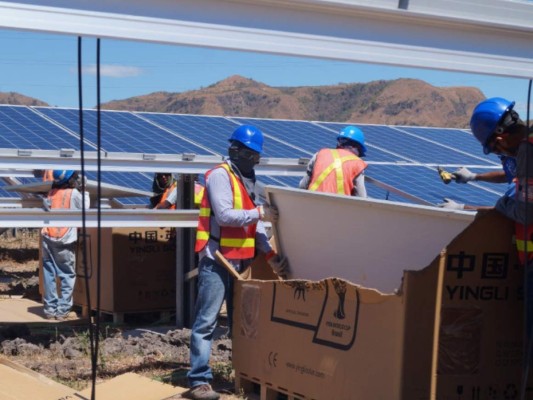 Estado dejará de ser aval de los contratos de la ENEE, según Marlon Tábora