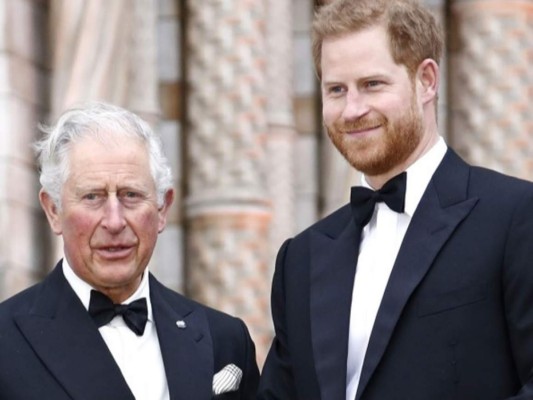 El príncipe Carlos y William hablaron con Harry tras entrevista con Oprah
