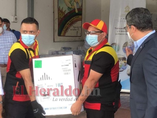Así fue la llegada de 59,670 dosis de la vacuna Pfizer a Tegucigalpa