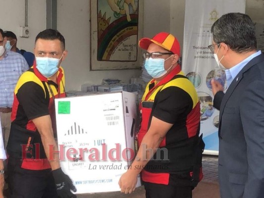 Así fue la llegada de 59,670 dosis de la vacuna Pfizer a Tegucigalpa