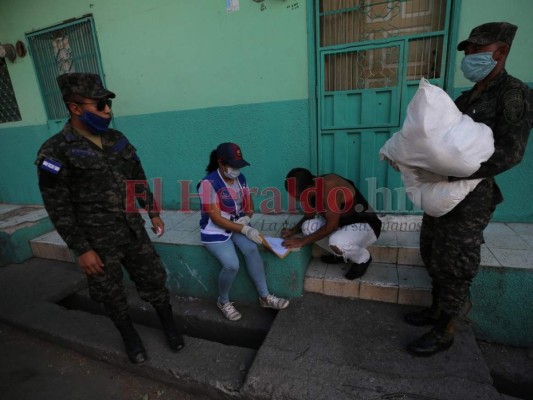 Entrega de alimentos continuó este sábado en colonias de la capital