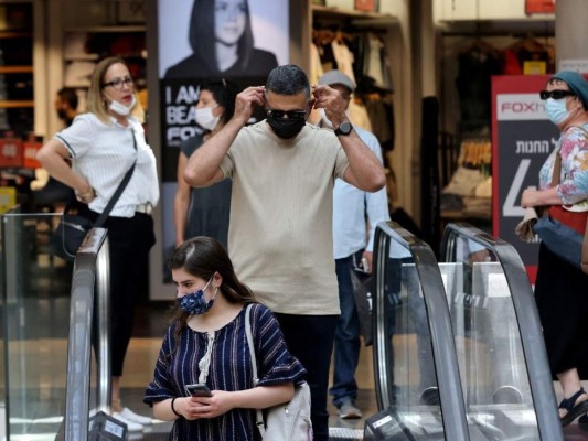Vuelve la mascarilla en Israel en lugares públicos cerrados ante el repunte de covid-19