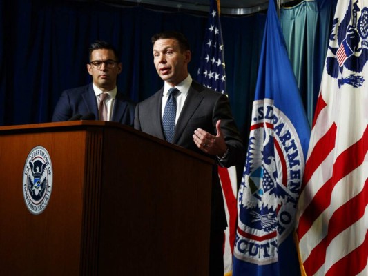 Funcionario de EE UU, Kevin McAleenan, que visitó Honduras defiende el trato a migrantes en centros de detención