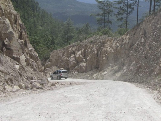 Vecinos de Güinope piden retomar proyecto de pavimentación de calle