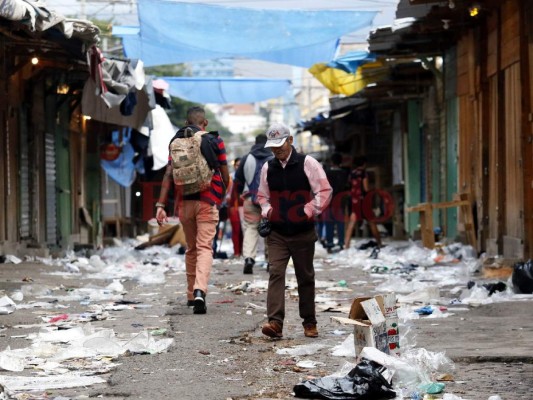FOTOS: Mercados de Comayagüela amanecen inundados de basura en Navidad, después del 24 de diciembre