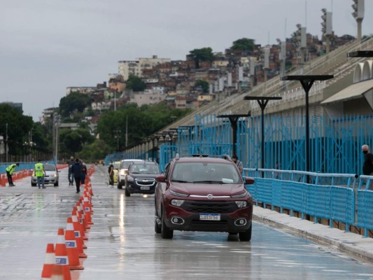 Sin carnaval, el Sambódromo de Río de Janeiro sirve como centro de vacunación