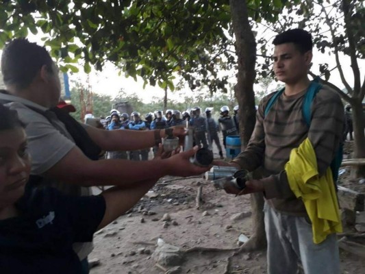 Policía Nacional desaloja a trabajadores de Chiquita Honduras tras 71 días de huelga