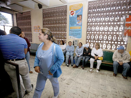 Empleados de Salud exigen pago de salarios atrasados