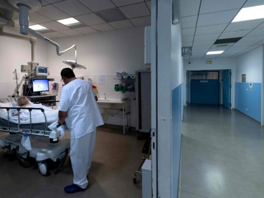 Situación 'crítica' en Hong Kong por aumento de casos de coronavirus