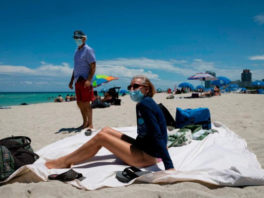 EEUU cumple una semana con menos de 1,000 muertes diarias por covid-19