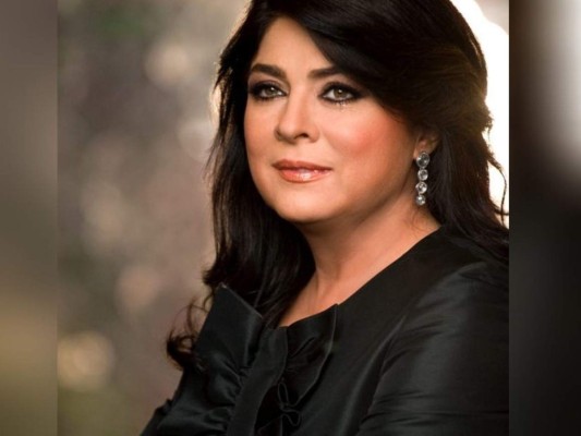 ¡Idéntica! Victoria Ruffo sorprende al mostrar fotografías inéditas de su niñez y juventud
