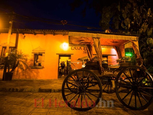 FOTOS: Caminatas, bares y karaoke; turismo nocturno en Comayagua