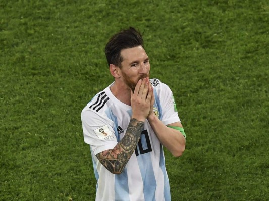 Revelan la verdad detrás de la imagen viral de Messi marcado por cuatro jugadores de Nigeria