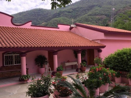 Casa Rosa: La lujosa mansión que 'El Chapo” Guzmán construyó para su madre