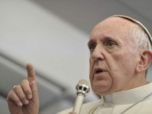 Vaticano: llaman a diálogo tras críticas al papa