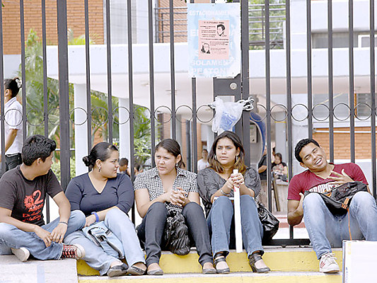 Estudiantes se toman Universidad Pedagógica