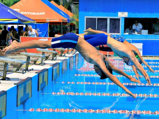 Delfines Sampedranos gana XXII de la Copa Internacional Gatorade