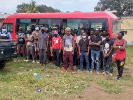 Capturan a dos 'coyotes' por tráfico de 43 haitianos en El Paraíso