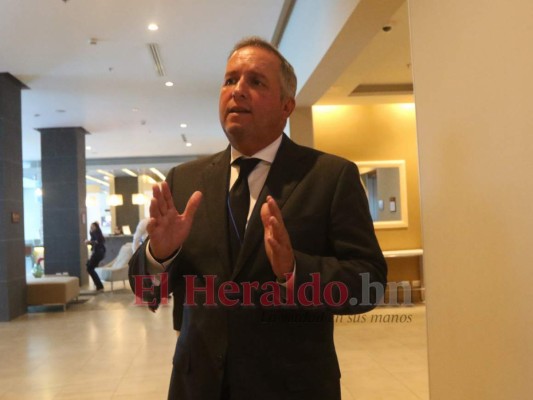 Ricardo Álvarez: Toncontín debe quedar para vuelos con Centroamérica