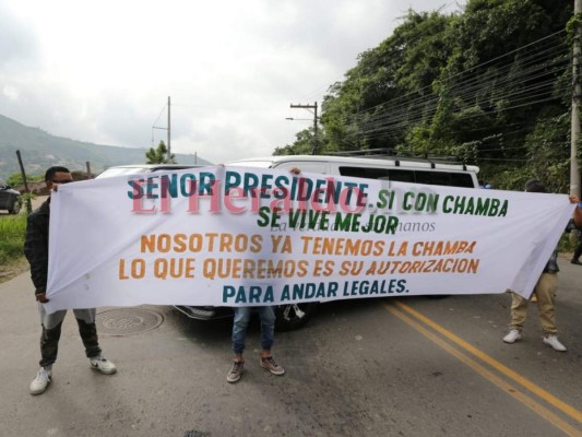 Breve toma de buses 'brujos' provocó caos en la salida al sur de la capital (FOTOS)