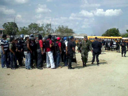 Inicia desalojo de campesinos que mantienen ocupadas varias tierras