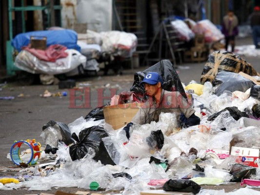FOTOS: Mercados de Comayagüela amanecen inundados de basura en Navidad, después del 24 de diciembre