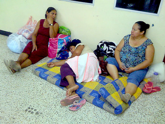 Enfermeras auxiliares dan plazo de 24 horas a autoridades para cumplir pliego de peticiones