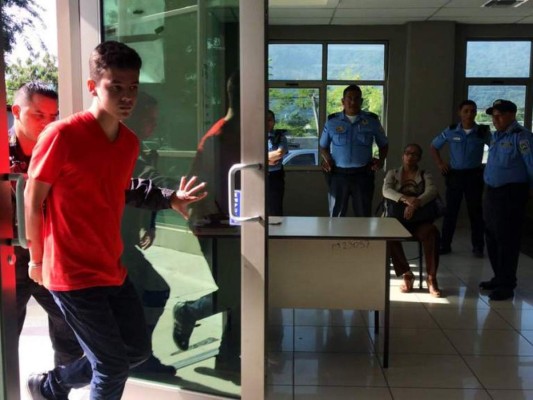 A Támara enviaron a Larry Vargas, el joven que apuñaló a su madre en San Pedro Sula