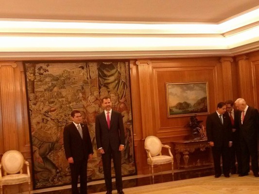 Juan Orlando Hernández y su visita presidencial con protocolo real