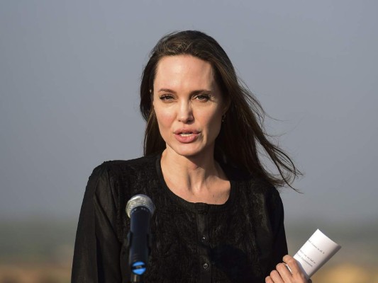 Angelina Jolie pide a Birmania cesar la persecución a los rohinyás