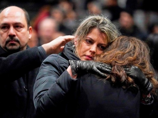 FOTOS: Llanto y dolor en homenaje a dos de las víctimas del avión derribado por misil iraní