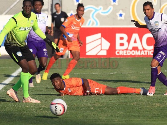 Lobos UPN y Real de Minas empataron en el estadio Nacional