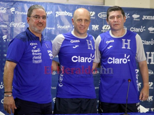 Arnold Cruz fue presentado como asistente de Fabián Coito en la Selección de Honduras