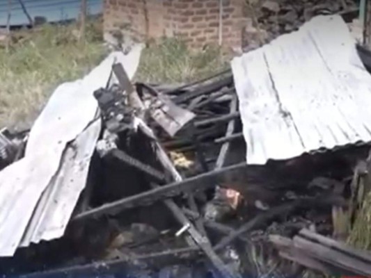 Incendio consume una vivienda en la colonia Altos de la Laguna