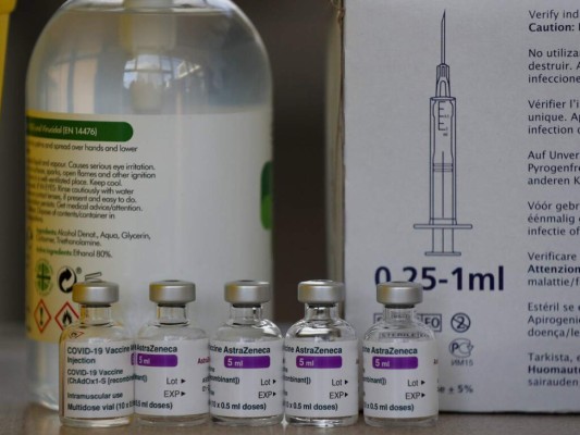 Vacuna que vendrá a Honduras, AstraZeneca, tiene 'eficacia similar' contra variante del covid