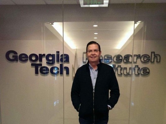 Expresidente Rafael Leonardo Callejas se recupera tras trasplante de médula ósea