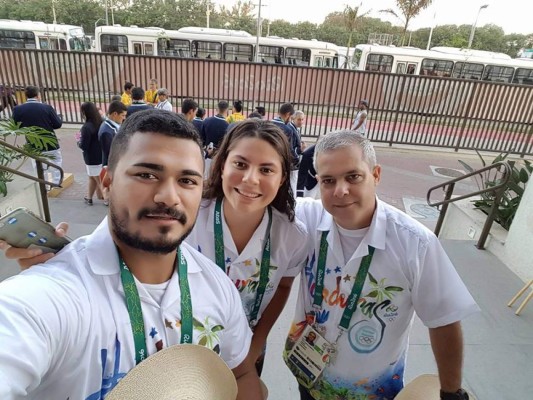 Así la pasó la delegación catracha previo al desfile