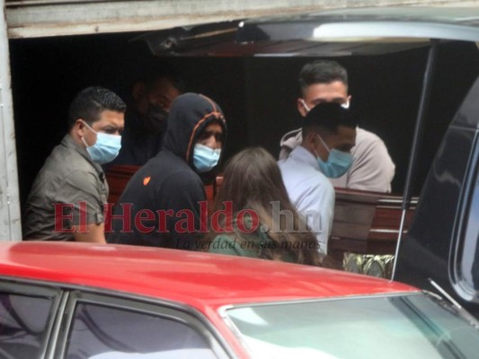 Retiran cadáveres de jóvenes asesinados en la colonia Torocagua