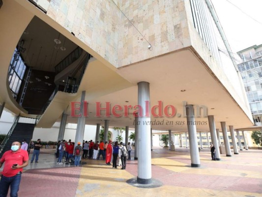 Se agudiza conflicto en Congreso Nacional; niegan acceso a empleados (Fotos)
