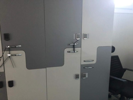 FOTOS: Así avanza la instalación de los urgentes hospitales móviles