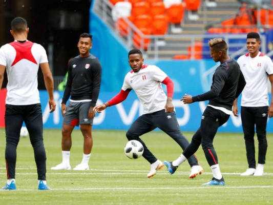 Perú no pudo ante Dinamarca y perdió 0-1 en su debut en el Mundial Rusia 2018