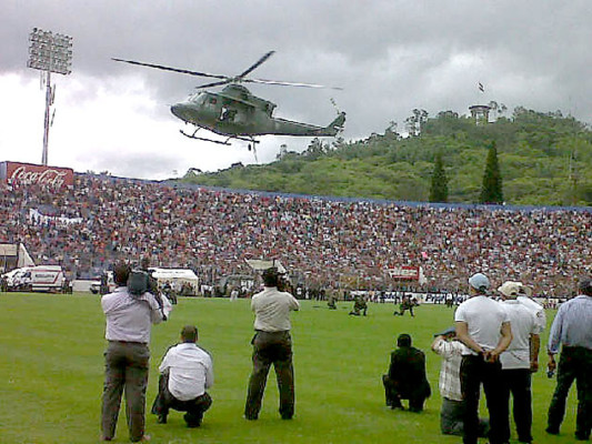 Derroche de civismo y belleza en desfiles patrios