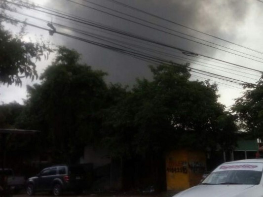 Centro penal de San Pedro Sula es consumido por voraz incendio