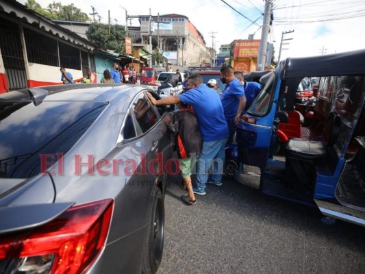 Por elevados costos y promesas incumplidas protestas mototaxistas en la capital (FOTOS)