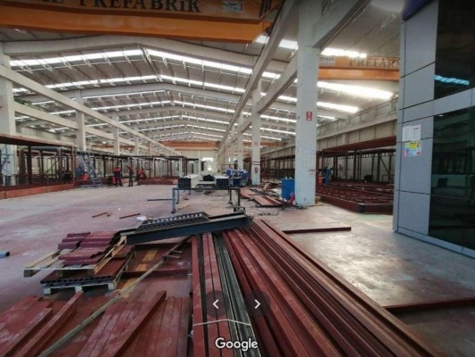 Cambiaron de fábrica: En estas bodegas se montan ahora los restantes hospitales móviles